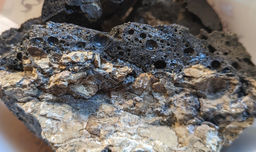 Slags from burning Ringsaker ordovician limestone. Photo by Per Storemyr