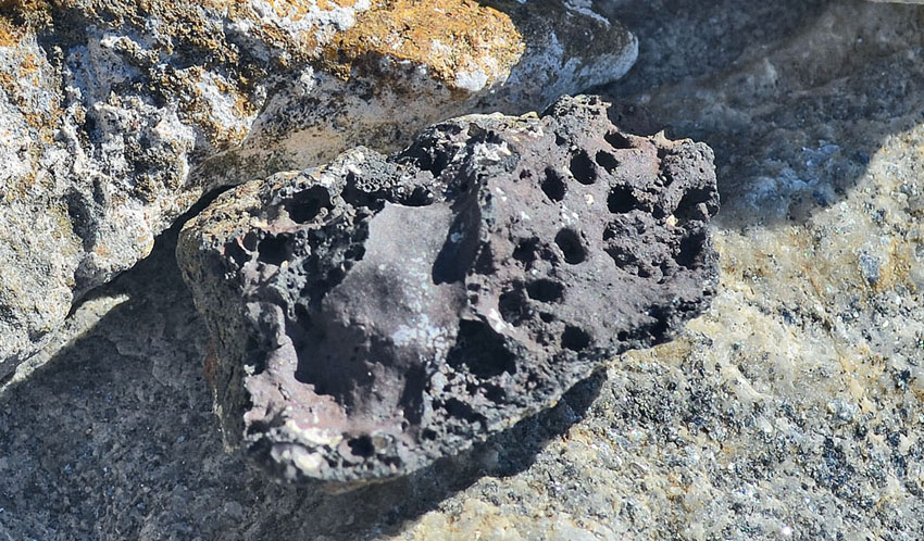 Piece of slag from burning of impure marble at Smilla limeworks (c. 1890-1940) in Hyllestad, West Norway. Photo by Per Storemyr