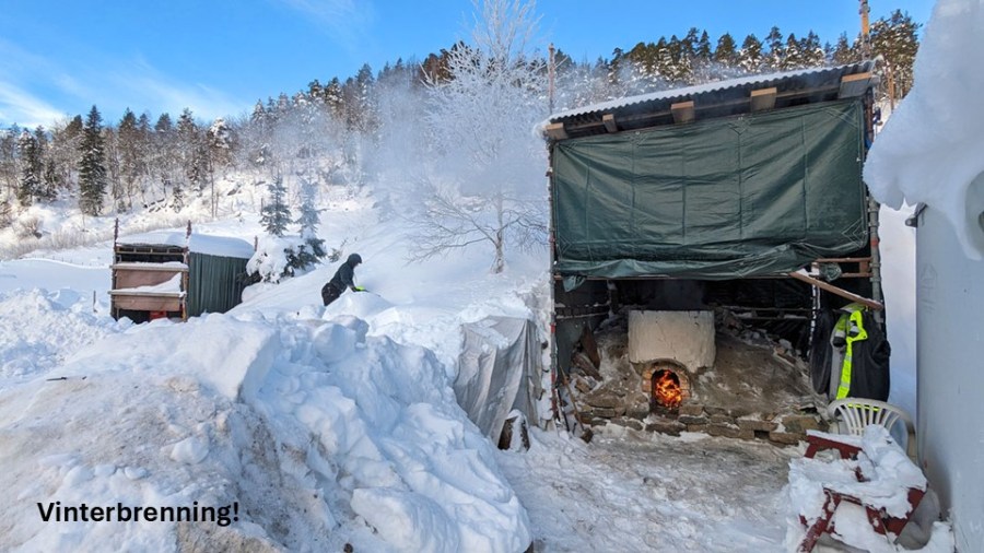 Vinterbrenning var ikke uvanlig i gamle dager. Den harde vinteren 2024 måtte vi nærmest spa ovnen fram!