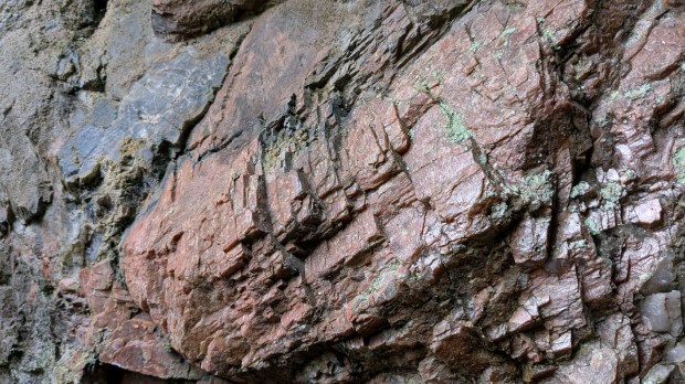 Feltspat. Gruvas viktigste ressurs ved siden av kvarts. Foto: PS