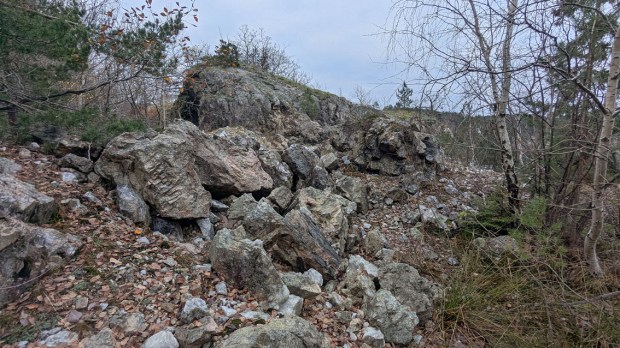 Rester av dagbruddsdrift i gruva. Foto: PS