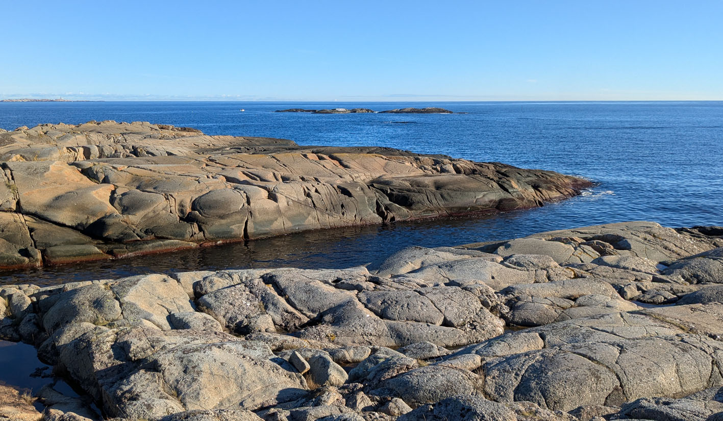 Svaberg på Rakke, med Skagerrak rett i mot. Foto: PS