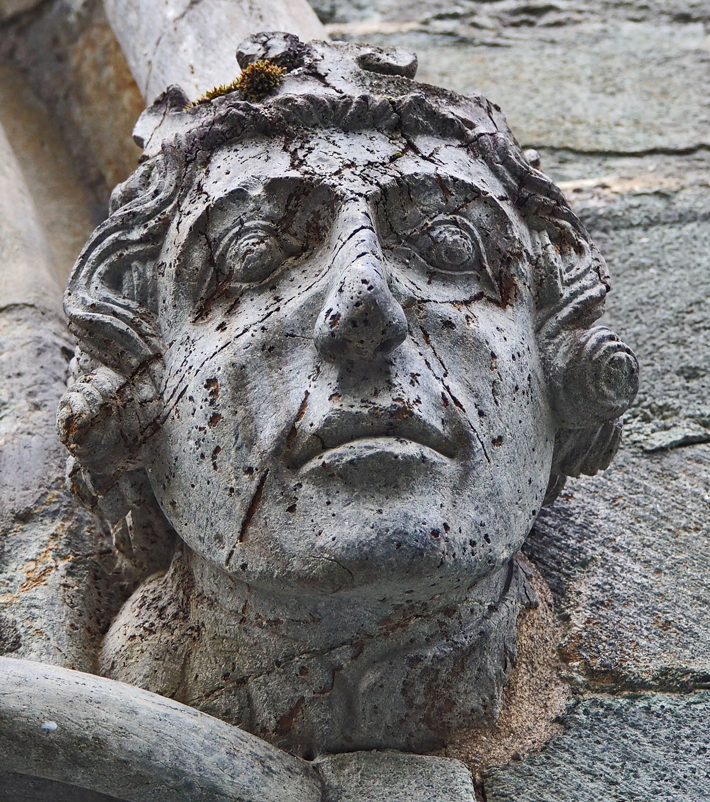 Well-preserved Gothic sculpture of a king at Nidaros Cathedral. Photo by PS