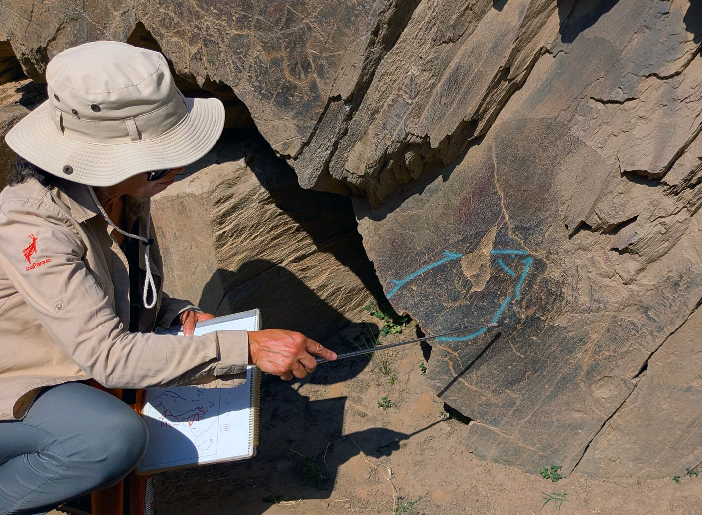 Aldina Regalo showing a fish image at Penascosa (highlighted with blue colour). Photo by PS