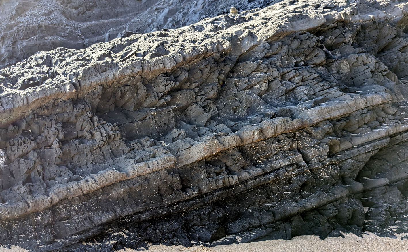 Intense weathering of heavily fissured turbidites, Amoreira beach. Photo by PS